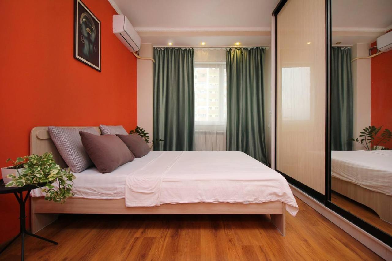 2 Ком Студия На 18 Этаже С Панорамным Видом На Горы В Жк Мега Тауер Almaty Exterior photo